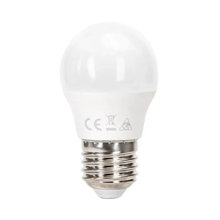 biała żarówka LED G45 z gwintem E27 na białym tle