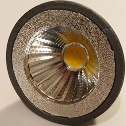 Czarna taśma elektroizolacyjna PVC zwinięta w rolkę, długość 10 m, szerokość 17 mm