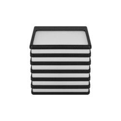 czarna oprawa oświetleniowa Cube-3 w kształcie sześcianu z białym dyfuzorem