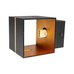 Czarny kinkiet ścienny z złotym wnętrzem i miejscem na żarówkę G9