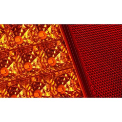 Lampa tylna LED 3w1 z czerwonym i pomarańczowym kloszem oraz przewodami do podłączenia