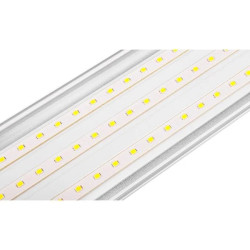 Biała oprawa LED 120 cm z przewodami i metalowymi uchwytami montażowymi