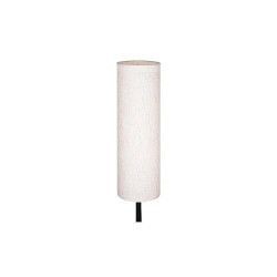 Lampa podłogowa z czarną podstawą i białym cylindrycznym abażurem z tkaniny