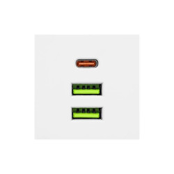 biała listwa zasilająca z 2 gniazdami 230V, 2 portami USB-A i 1 portem USB-C oraz przyciskiem włącznika