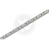 Zbliżenie na fragment taśmy LED z diodami i oznaczeniem 6500K, zwinięta na czarnej szpuli