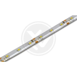 Niebieska taśma LED z diodami SMD 2835 na rolce, widoczne diody i oznaczenia +12V