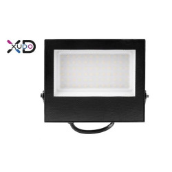 Czarny naświetlacz LED model XD-FL030C z regulowanym uchwytem