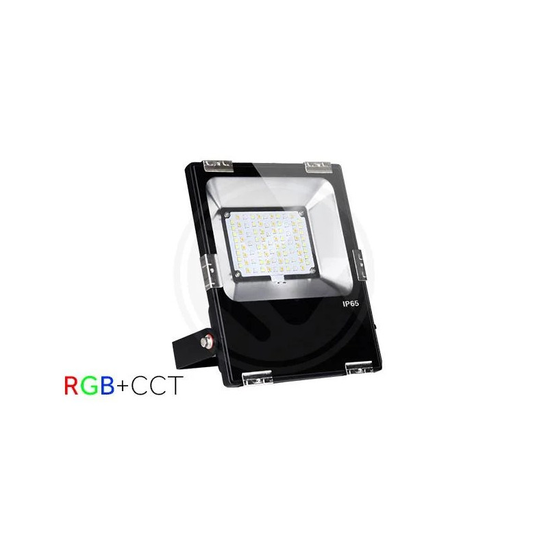 Czarny naświetlacz LED 30W z możliwością zmiany barwy RGB+CCT, widok z przodu i tyłu