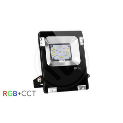 czarny naświetlacz LED RGB+CCT o kompaktowych wymiarach z oznaczeniem IP65