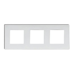 Potrójna biała ramka szklana do modułów elektrycznych 48x48 mm widok z przodu i pod kątem
