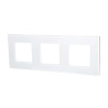 Potrójna biała ramka szklana do modułów elektrycznych 48x48 mm widok z przodu i pod kątem