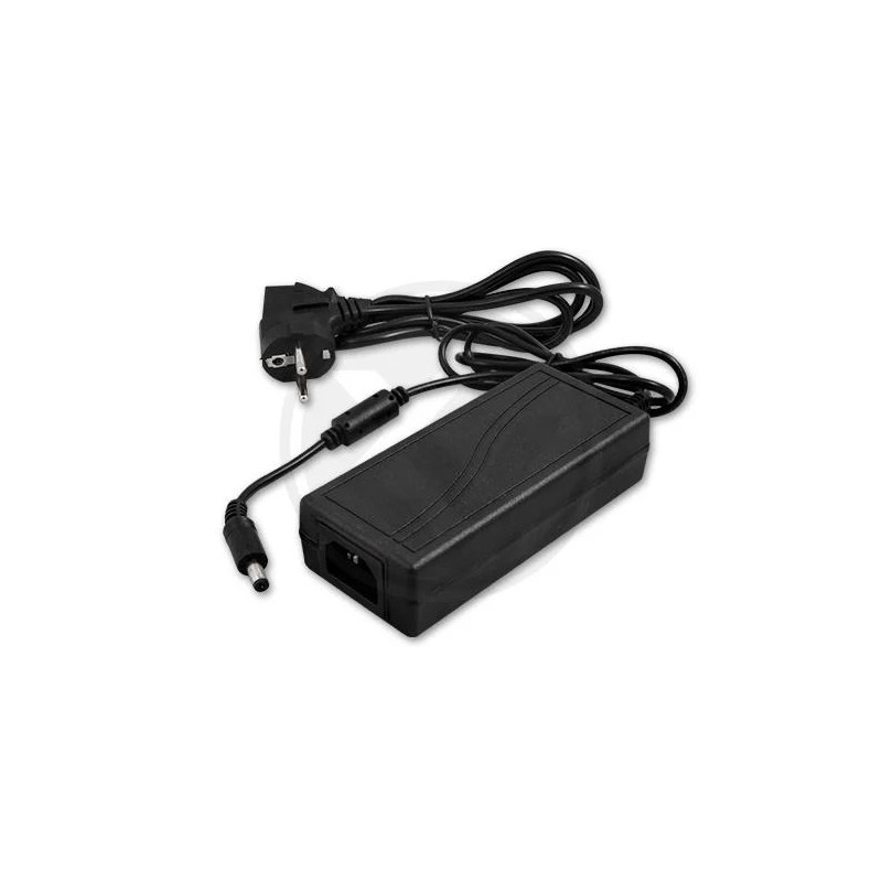 czarny zasilacz impulsowy desktop 24V DC z przewodem sieciowym i wtykiem DC 2,1mm/5,5mm