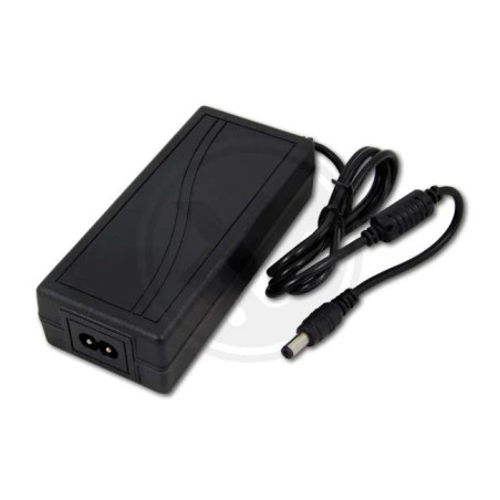 czarny zasilacz impulsowy desktop z kablem DC 2.1/5.5 mm i kablem zasilającym 2-pin