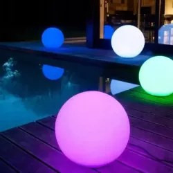 Biała kula LED 30 cm z pilotem i elementem do wbicia w ziemię