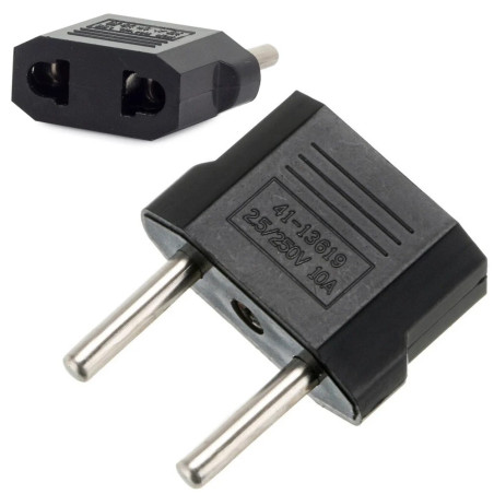 Czarny adapter przejściówka do polskich gniazdek o wymiarach 4x4x2 cm