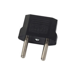 Czarny adapter przejściówka do polskich gniazdek o wymiarach 4x4x2 cm