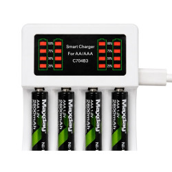 Biała ładowarka do akumulatorków AA i AAA z 4 akumulatorkami AAA i kablem USB-C