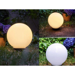 Zestaw czterech kulistych lamp ogrodowych RGB wbijanych w ziemię, dwie kolorowe i dwie białe