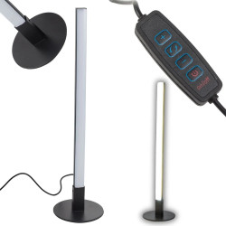 Czarna lampa LED stojąca o smukłym kształcie z włącznikiem na kablu