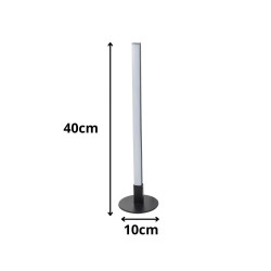 Czarna lampa LED stojąca o smukłym kształcie z włącznikiem na kablu