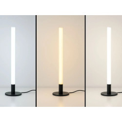 Czarna lampa LED stojąca o smukłym kształcie z włącznikiem na kablu