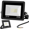 Czarny reflektor LED 20W o kompaktowych wymiarach z widocznym przewodem zasilającym i oznaczeniem IP66