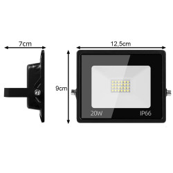 Czarny reflektor LED 20W o kompaktowych wymiarach z widocznym przewodem zasilającym i oznaczeniem IP66