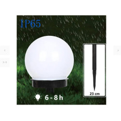 Zestaw 4 białych kulistych lamp solarnych na czarnych trzonkach do wbicia w ziemię