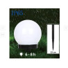 Zestaw 4 białych kulistych lamp solarnych na czarnych trzonkach do wbicia w ziemię