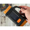 Przenośna latarka LED z panelem solarnym i powerbankiem w kolorze złotym
