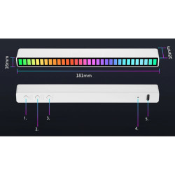 Biała listwa LED RGB z kolorowymi diodami, stojąca na podstawce z kablem USB-C