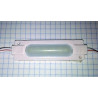 biały moduł LED SMD 6x5050 z przewodami do podłączenia na czerwonym tle