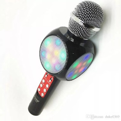 Bezprzewodowy mikrofon karaoke w różnych kolorach z podświetleniem LED i przyciskami na obudowie