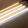 Trzy listwy LED w osłonie świecące światłem zimnym i ciepłym