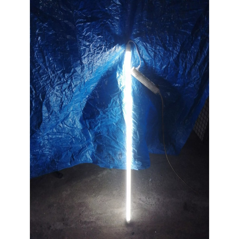 Tuba LED świecąca zimnym białym światłem o długości 120 cm z przewodem do gniazdka
