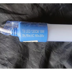 Świetlówka tuba LED o chłodnej lodowej barwie światła, długość 120 cm, moc 18W