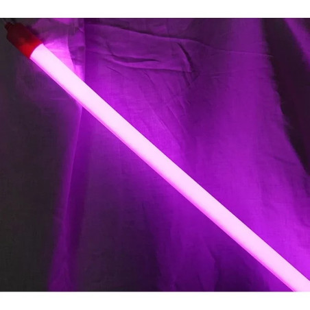 Świetlówka LED tuba o długości 120 cm świecąca na różowo