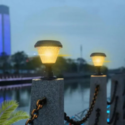 Lampa solarna LED czarna z przezroczystym kloszem do montażu na słupkach i balustradach