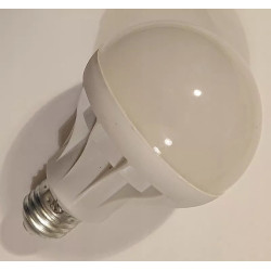 Żarówka LED kulka z gwintem E27 o mocy 12 W w białym kolorze