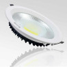 Biały plafon LED o średnicy 220 mm z widocznym odbłyśnikiem i diodą