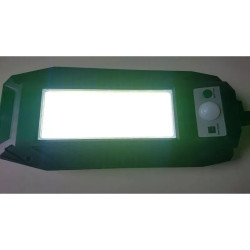 Czarna latarnia solarna LED z dużym panelem i czujnikami