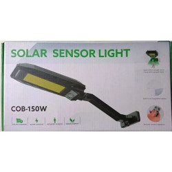 Czarna latarnia solarna LED z dużym panelem i czujnikami