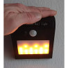 czarny kinkiet solarny z panelem LED i czujnikiem ruchu do montażu na ścianę