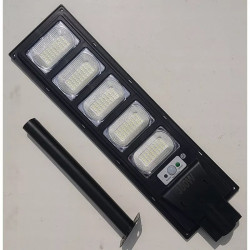 Czarna latarnia solarna LED 300W z pięcioma panelami diod SMD i pilotem