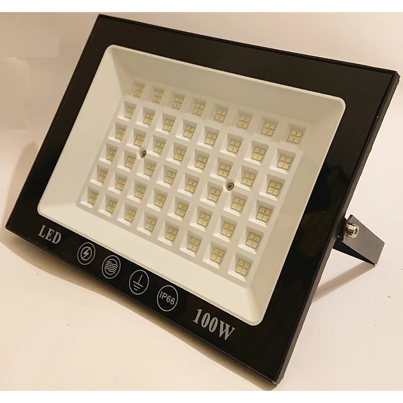 Czarny panel LED 100W z uchwytem montażowym i białym wnętrzem reflektora