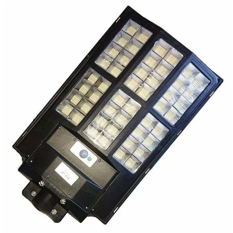 Czarna latarnia solarna LED z sześcioma panelami LED, czujnikiem ruchu i pilotem