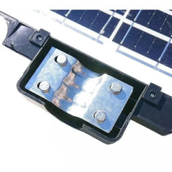 Czarna latarnia solarna LED z sześcioma panelami LED, czujnikiem ruchu i pilotem
