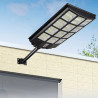 Czarna latarnia solarna LED z sześcioma panelami LED, czujnikiem ruchu i pilotem