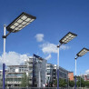 Czarna latarnia solarna LED z sześcioma panelami LED, czujnikiem ruchu i pilotem