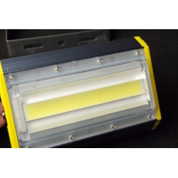 linowy oświetlacz LED 50W z aluminiową obudową i żółtymi osłonami